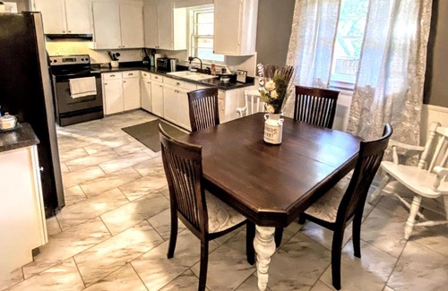 Lynchburg House | The Hidden Wooded Ranch - Close to LU, Downtown and U of Lynchburg - 3BD-1BA