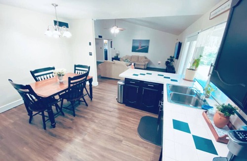Humble Apartment | The Hideaway 4B/2B House- 10min from IAH