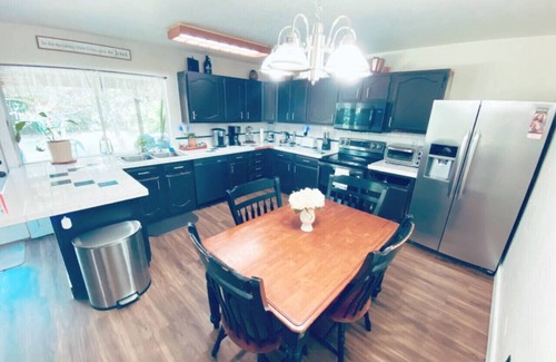 Humble Apartment | The Hideaway 4B/2B House- 10min from IAH