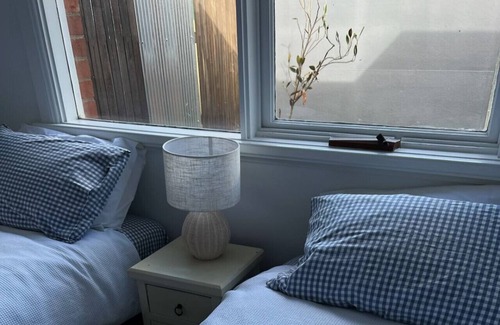 Wagga Wagga House | The Hideaway Affordable Accomodation