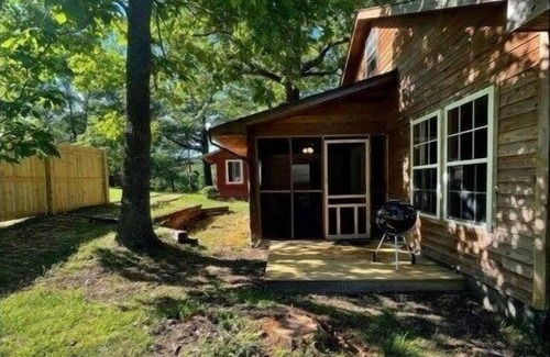 Eureka Springs Apartment | The Hideaway at Bear Mountain Log Cabins
