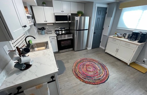 Sandy House | THE HIDEAWAY: Charming, 2-bedroom apartment near ski slopes & Wasatch Mountains.