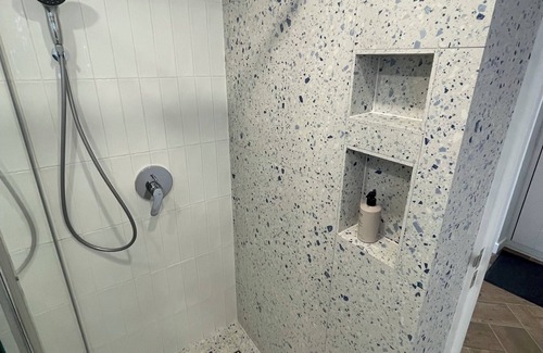 Ravensbury House | The Hideaway. Cosy guest house. EV charger/private entrance/self check in