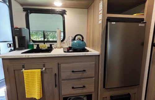 Port Wentworth House | The Hideaway – Cozy Camper w/Pool Access, 15 Mins to Savannah