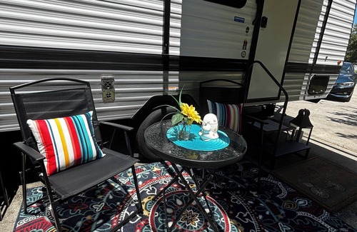 Port Wentworth House | The Hideaway – Cozy Camper w/Pool Access, 15 Mins to Savannah