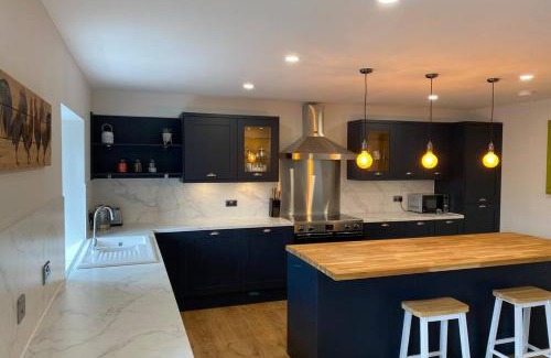 Newmilns Villa | The Hideaway - Farm Stay with hottub, pool table and outdoor cinema