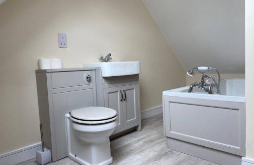 Newmilns Villa | The Hideaway - Farm Stay with hottub, pool table and outdoor cinema