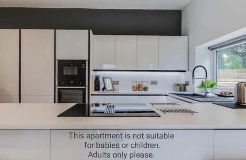 Malmesbury Apartment | The Hideaway @ Flagham Cottage.