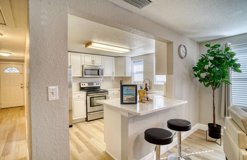 Clearwater House | The Hideaway House (mins from Clearwater)