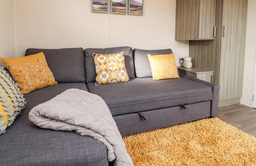 Fence Cottage | THE HIDEAWAY POD, romantic, with a garden in Barrow, Lancashire