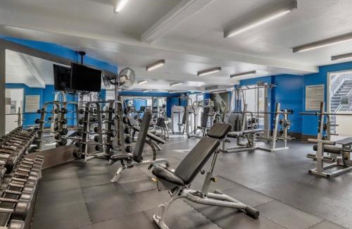 Del Rey Apartment | The Hideaway, Pool, Jacuzzi, and Gym