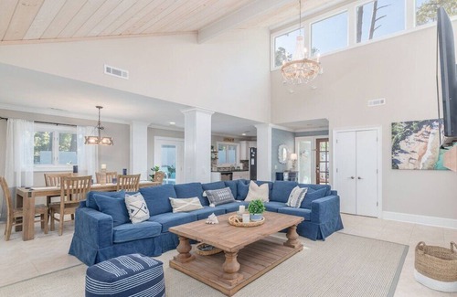Lawton Woods House | The Hideaway - Four beach cruiser bikes included!