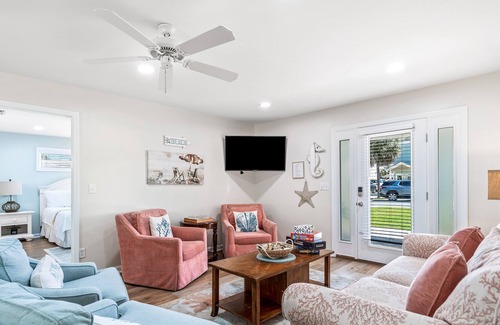 Bid-a-wee Beach House | The Hideaway in BidaWee | 2 minute walk to Private Beach Access | Close to Frank Brown Park