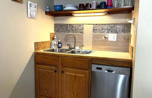 Estes Park Apartment | The Hideout - 2 bedroom condo - right downtown