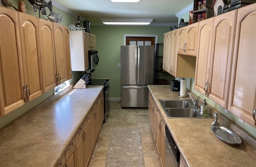 Guntersville House | "THE HIDEOUT AT BUCK ISLAND"- private dock, ample parking, 5 min to City Harbour