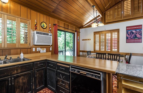 Groveland House | The Hideout - Pet Friendly - The Perfect Spot for a Relaxing Yosemite Vacation by Yosemite Region Resorts