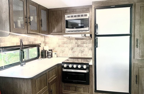 Magna bay House | The Hideout Trailer - close to Winery nestled in the mountains of the Shuswap