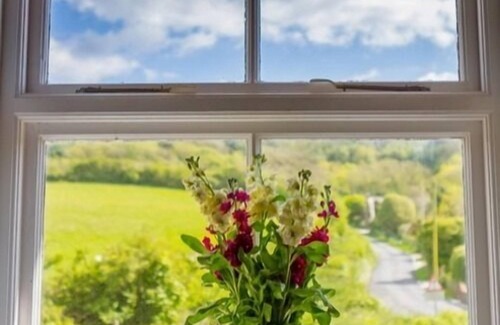 Totland Bay Bed & Breakfast | The Highdown Inn