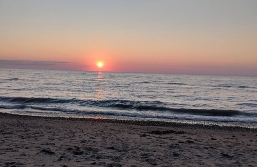Bluewater Cottage | The Highland Cottage -5 min walk to a semi private beach