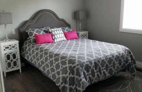 Bluewater Cottage | The Highland Cottage -5 min walk to a semi private beach