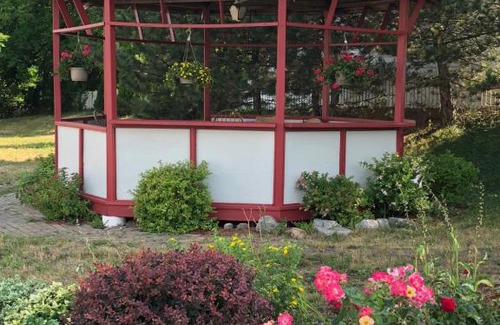 Niagara Falls Hotel | The Highlander Inn