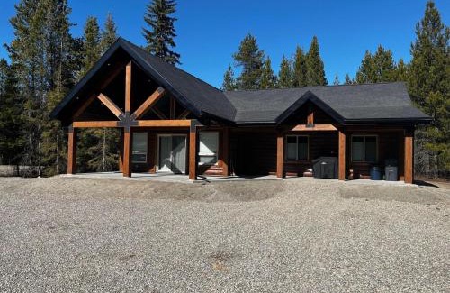 Valemount Villa | The Highmark Cabin