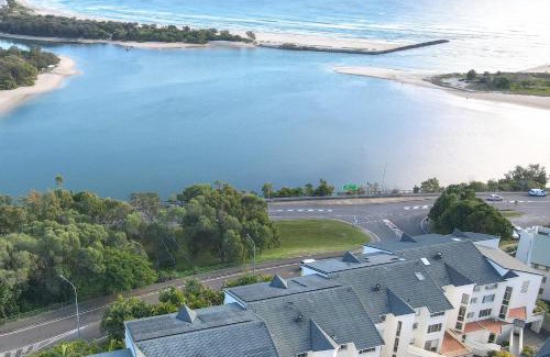 Currumbin Apartment | The Hill Apartments Currumbin Beach