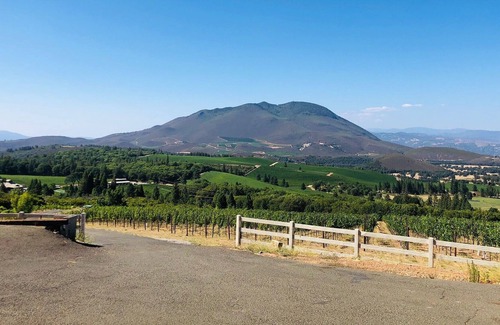 Kelseyville House | The Hill House, by Boatique Winery, with breath taking views