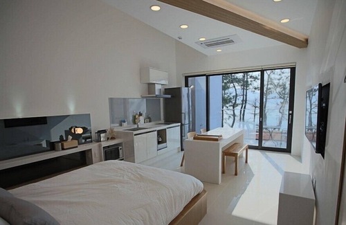 Changseon-myeon Apartment | The Hill Pool Villa Pension