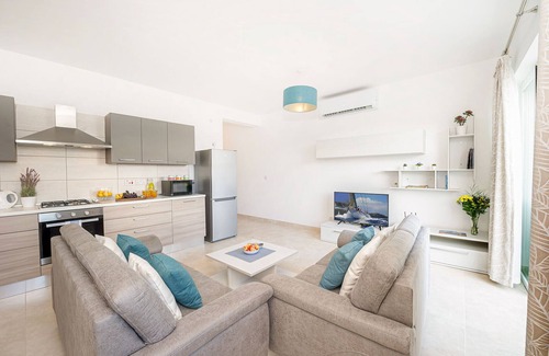 Marsalforn Apartment | The Hillock Penthouse South D7