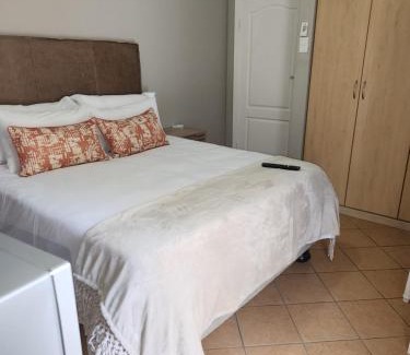 Newcastle Bed & Breakfast | The Hills at 1 Meeu