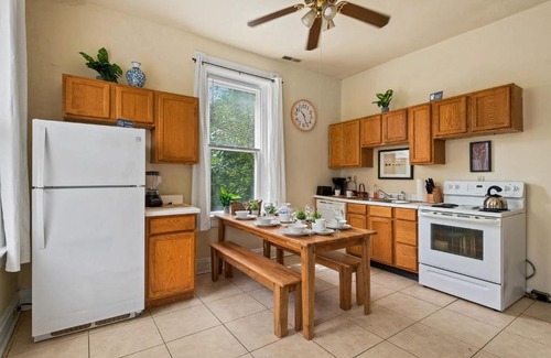 Corryville Apartment | The Hilton House - Close to Everything