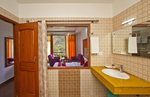 Jagatsukh Hotel | The Himalayan Alpine