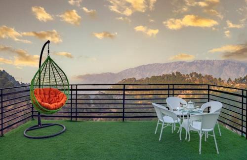 Kasauli Apartment | The Himlayan Trails I Serviced Apt I Balcony I Nature View I Kasauli By Exotic Stays