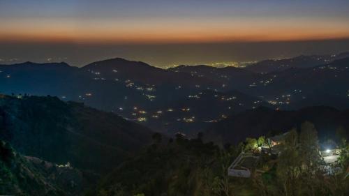 Kasauli Apartment | The Himlayan Trails I Serviced Apt I Balcony I Nature View I Kasauli By Exotic Stays