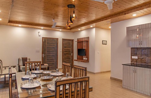 Kasauli Apartment | The Himlayan Trails I Serviced Apt I Balcony I Nature View I Kasauli By Exotic Stays