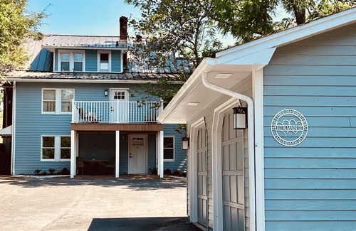 Abingdon Apartment | The Hippie Pad In the heart of downtown Abingdon, The Hippie Pad in the heart of downtown Abingdon