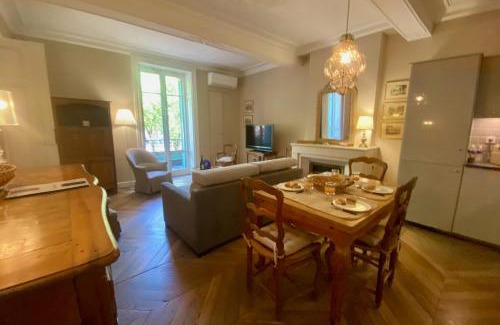 Route d'Arles Apartment | THE HISTORIAN - P2 balcony in the heart of town