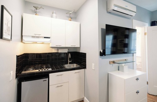East Village Apartment | The Historic Broadlind Hotel at Long Beach Convention Center