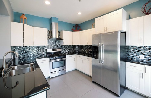 East Village Apartment | The Historic Broadlind Hotel at Long Beach Convention Center
