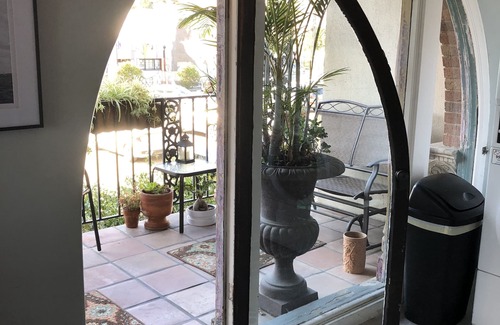 East Village Apartment | The Historic Broadlind Hotel at Long Beach Convention Center