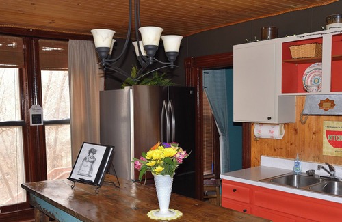 Hot Springs Apartment | The “Historic” Burdette House - EST. 1891n2nd Floor Western Suite