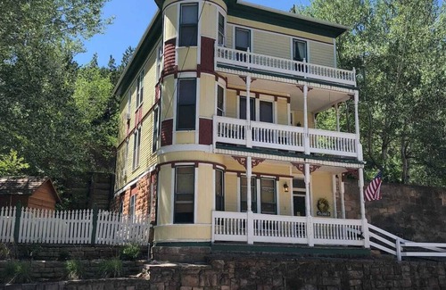 Hot Springs Apartment | The “Historic” Burdette House - EST. 1891n2nd Floor Western Suite