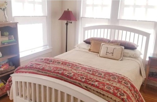 Coronado House | The historic Cat's Fiddle Cottage in Coronado