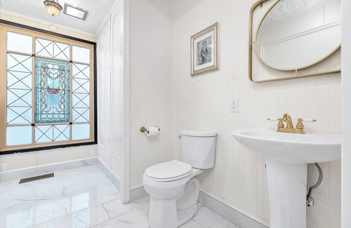 Visalia House | The Historic Laurelwood Mansion