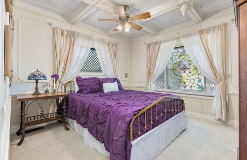Visalia House | The Historic Laurelwood Mansion