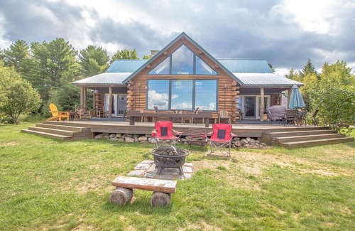 Brownfield House | The Hive at Birch Ridge Estate: We Host Large Outdoor Weddings