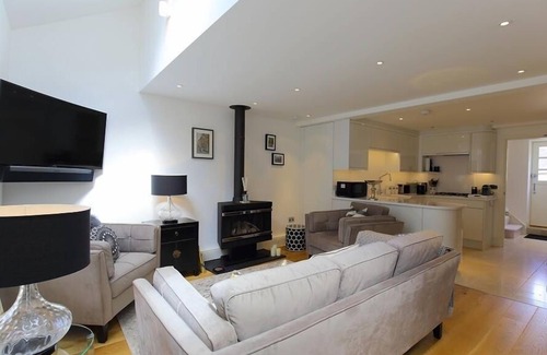 Stow-on-the-Wold House | THE HIVE, romantic, character holiday cottage in Stow-On-The-Wold