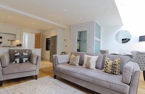Stow-on-the-Wold House | THE HIVE, romantic, character holiday cottage in Stow-On-The-Wold