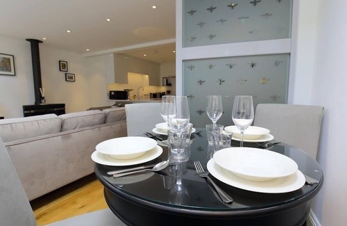 Stow-on-the-Wold House | THE HIVE, romantic, character holiday cottage in Stow-On-The-Wold